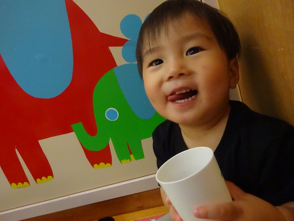 ままごとする子ども (1)