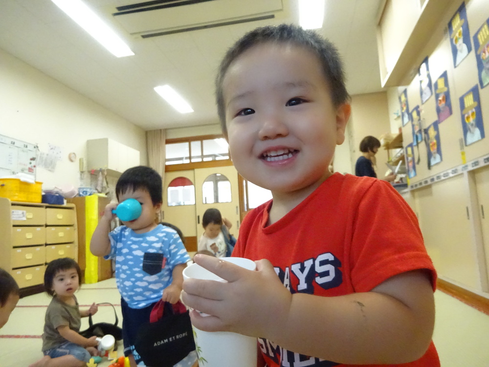 ままごとする子ども (2)