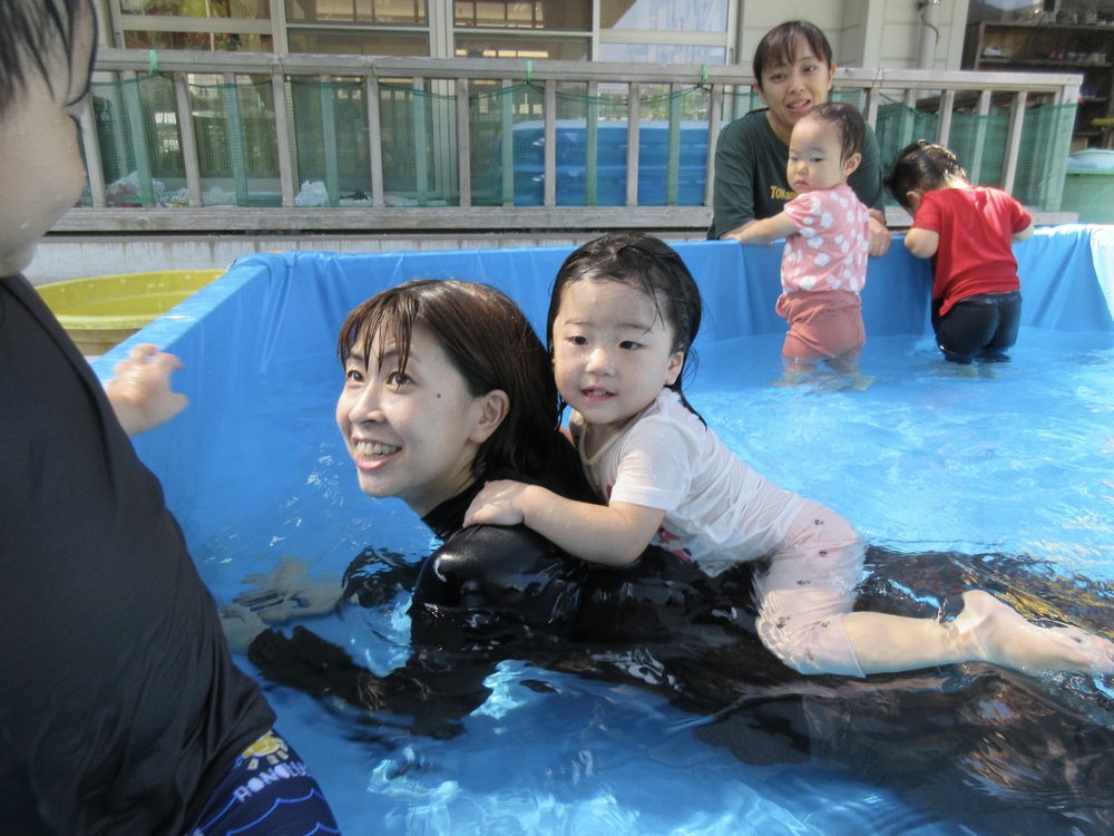 プール遊びの様子