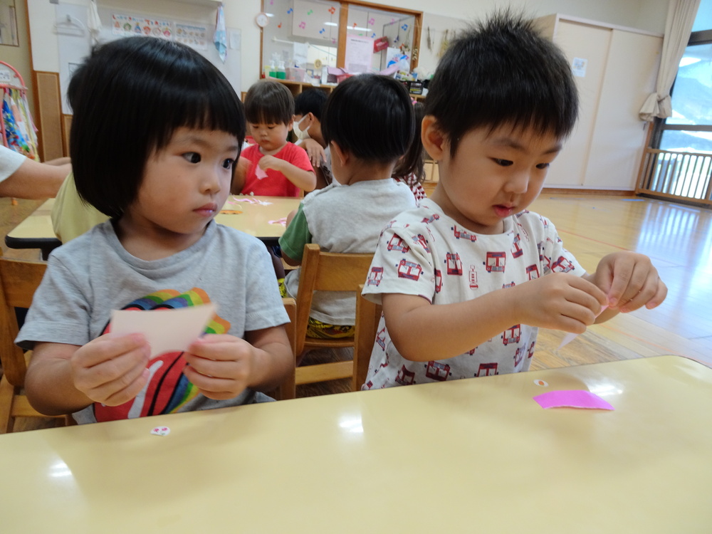 折り紙をちぎる (4)