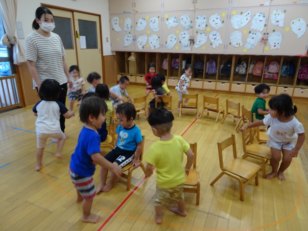 椅子取りゲーム (1)