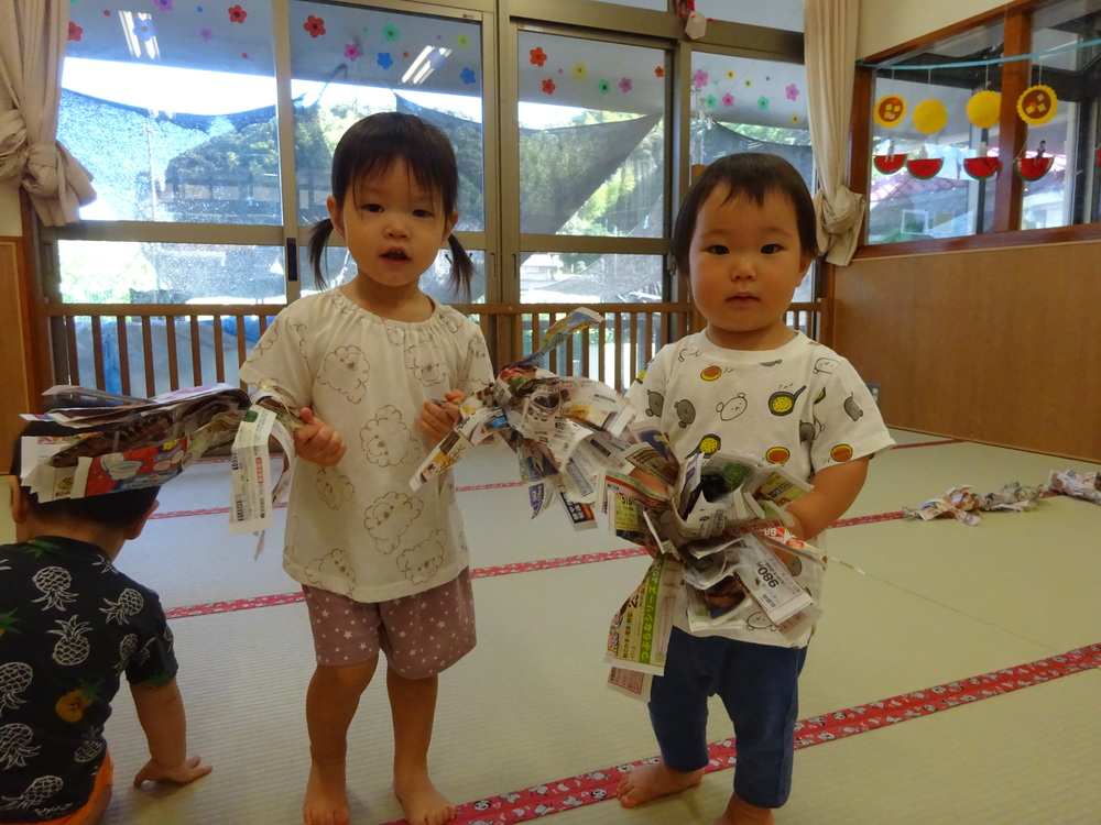 神楽ごっこをしている子ども (4)