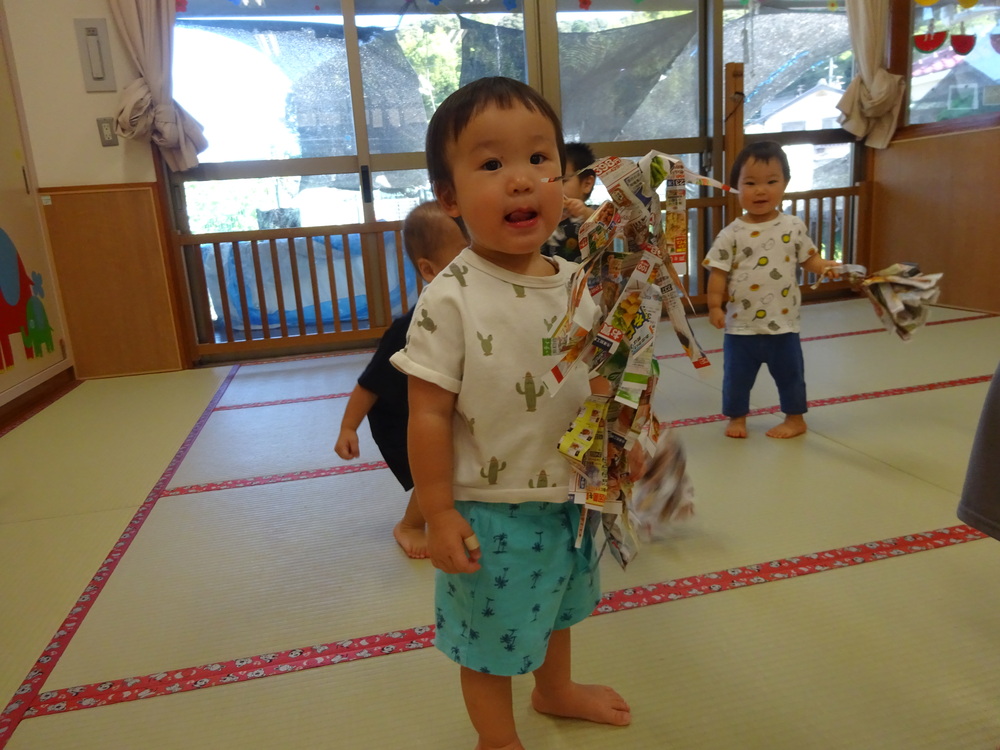 神楽ごっこをしている子ども (5)