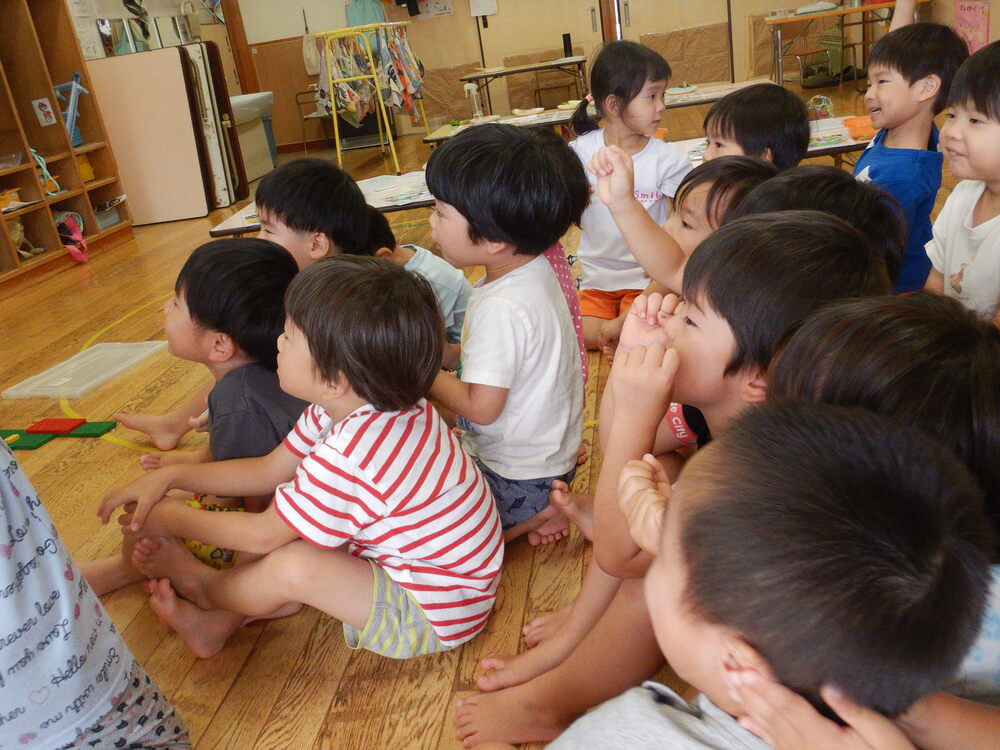 絵本の読み聞かせ