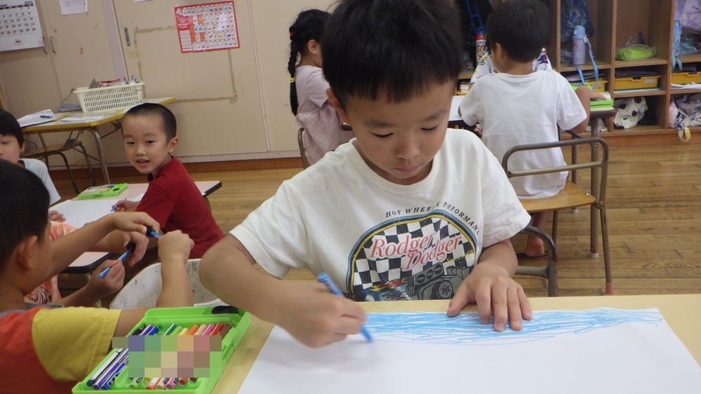 絵を描く様子