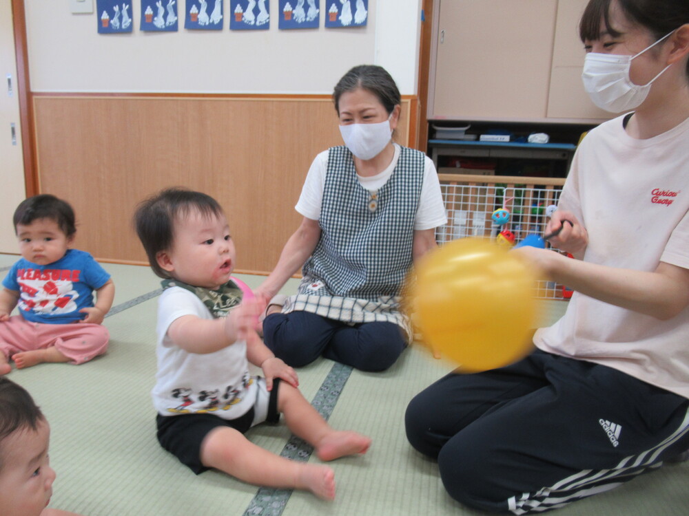 風船遊びの様子 (1)