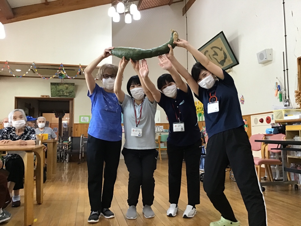 職員とカボチャ