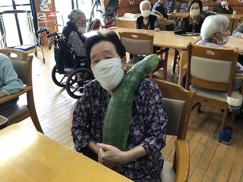 職員とカボチャ