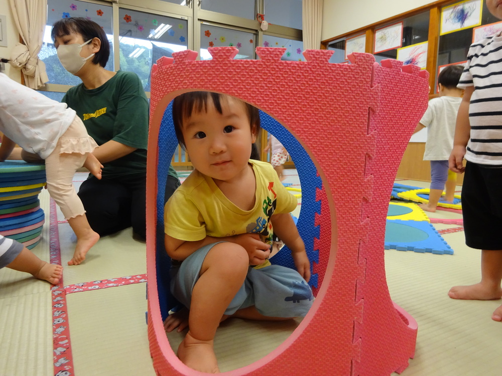 プラポイントで遊んでいる子ども (9)