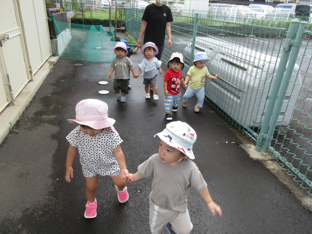 散歩している