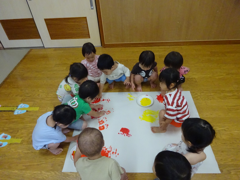 共同制作をする子ども (1)