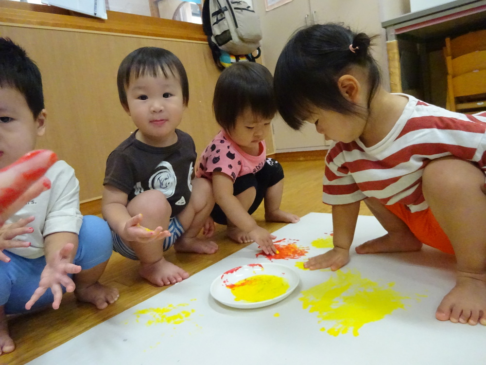 共同制作をする子ども (2)
