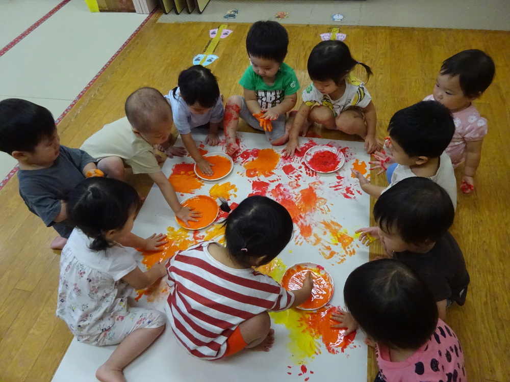 共同制作をする子ども (4)