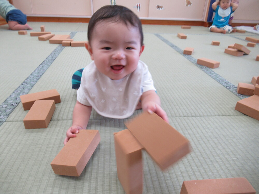 ソフト積み木で遊んでいる様子 (8)