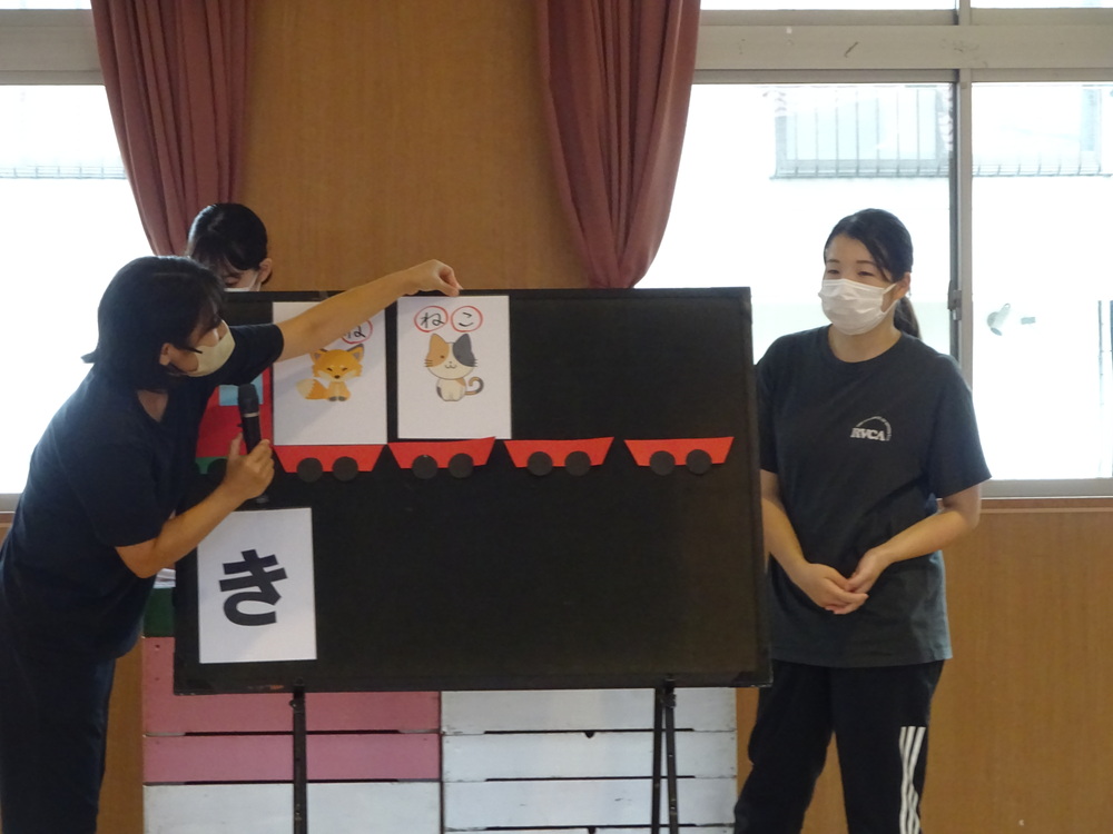 誕生会に参加する子ども (8)
