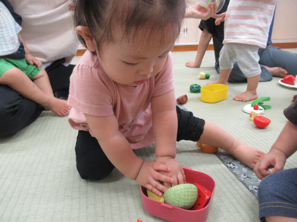 おままごとで遊んでいる (7)