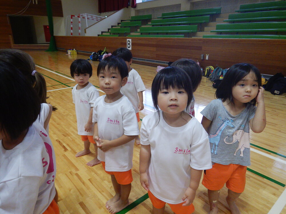 開会式の練習をする子ども
