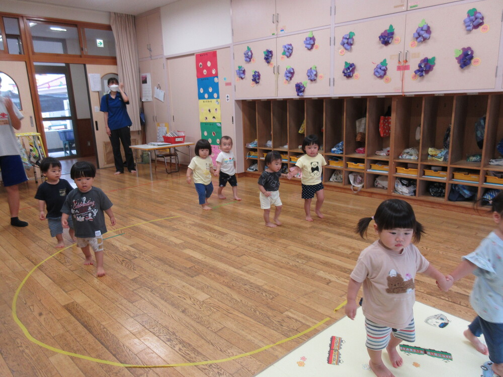 園内散歩の様子