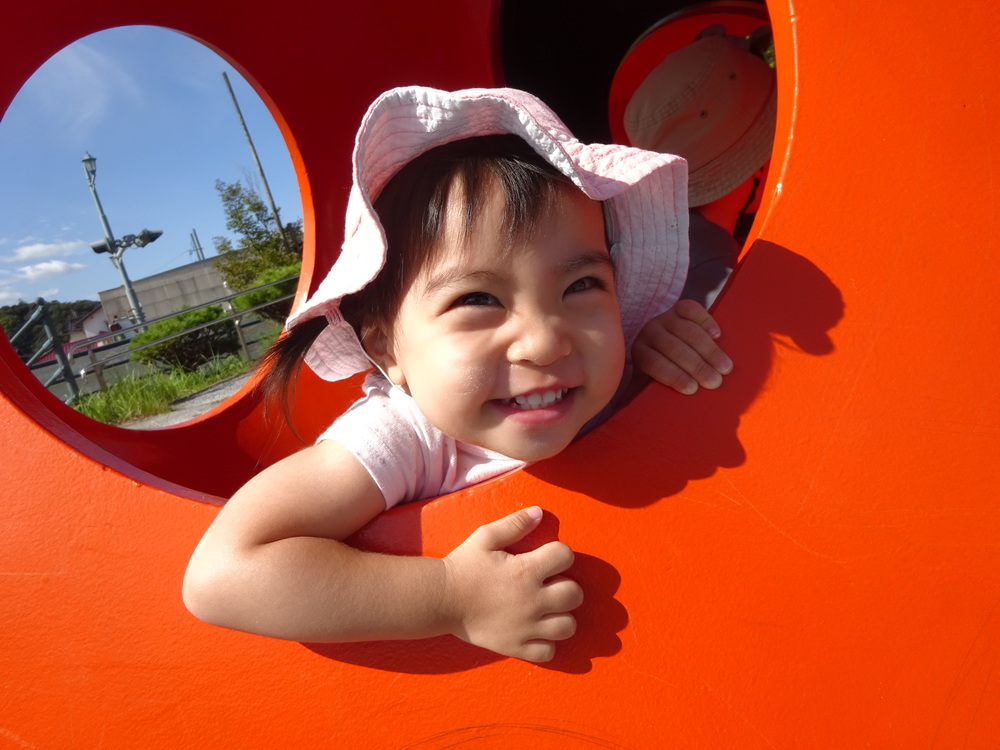 外遊ぼを楽しむこども (5)