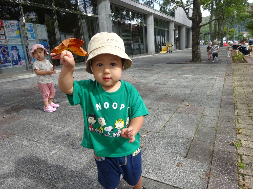 あすてらす前で遊んでいる子どもたち (5)