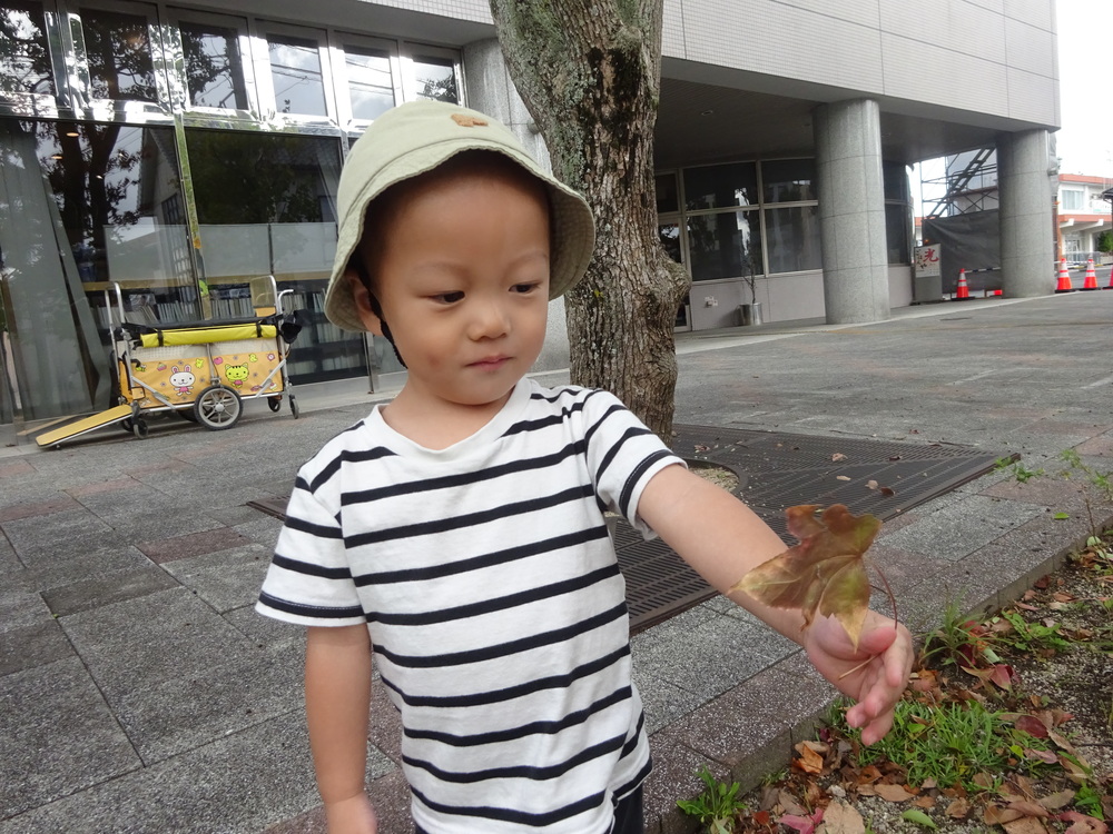 あすてらす前で遊んでいる子どもたち (8)
