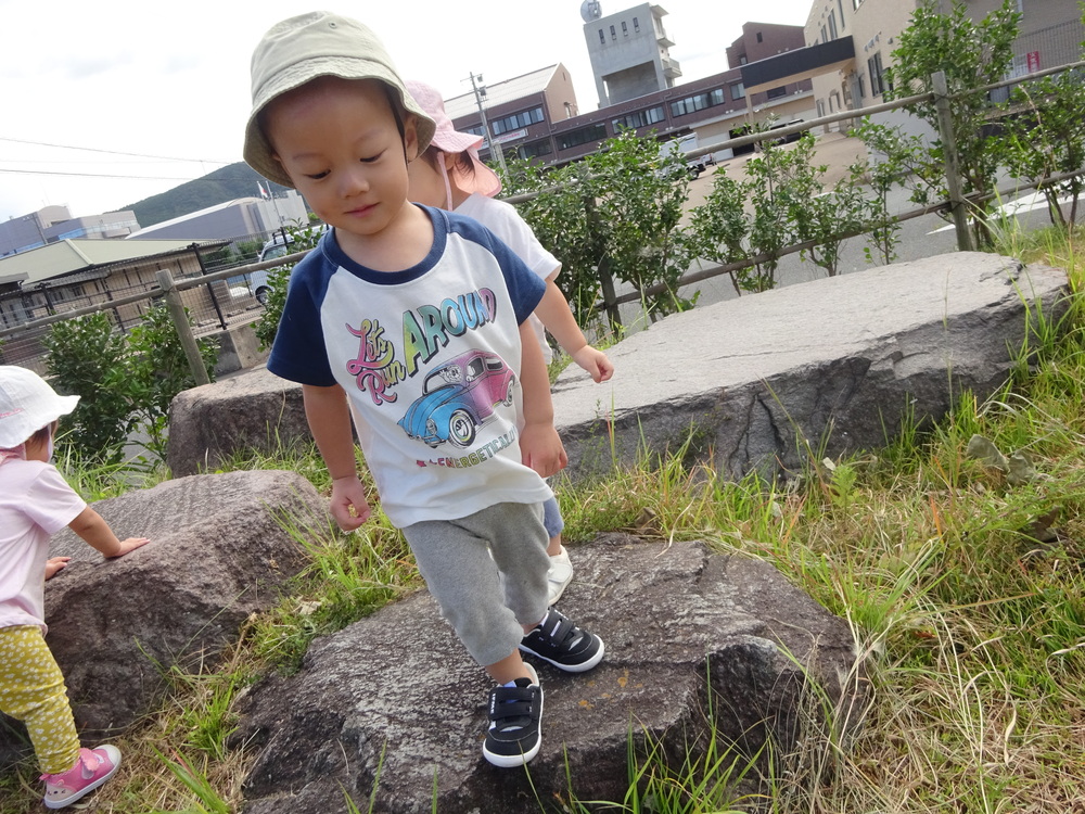 消防署横広場で遊ぶ子ども (1)