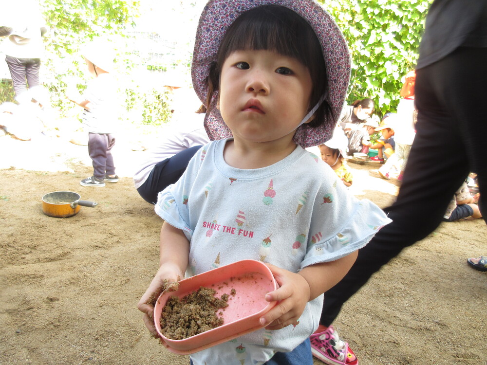 園庭遊びをしている (7)