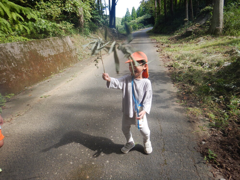 神楽を踊る子ども