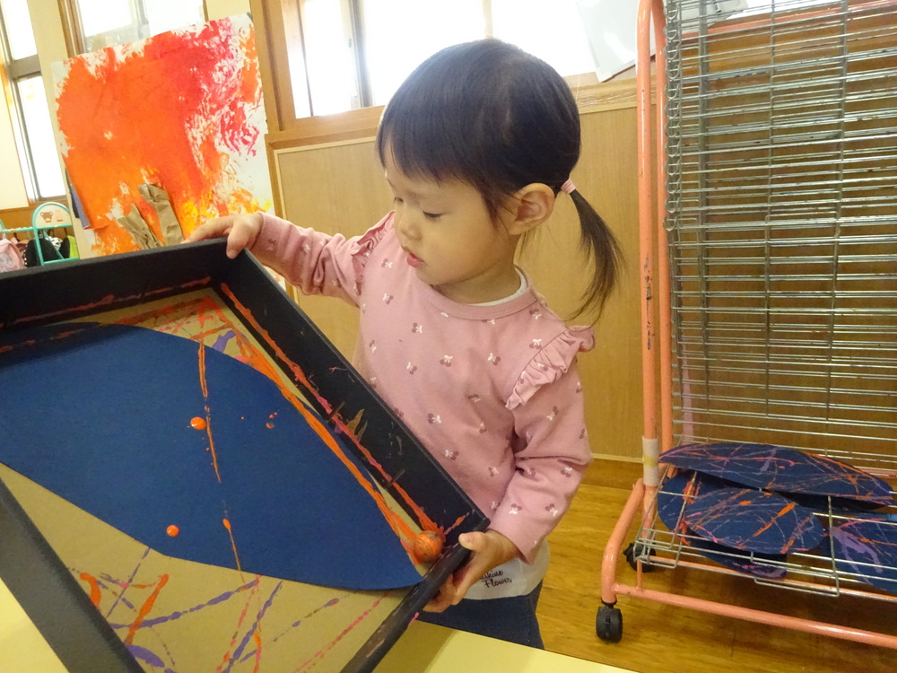 製作をする子ども３