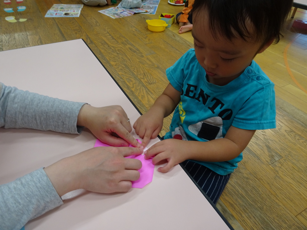折り紙で朝顔作り (1)