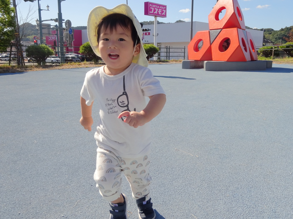 あすてらす公園で遊んでいる子ども (5)