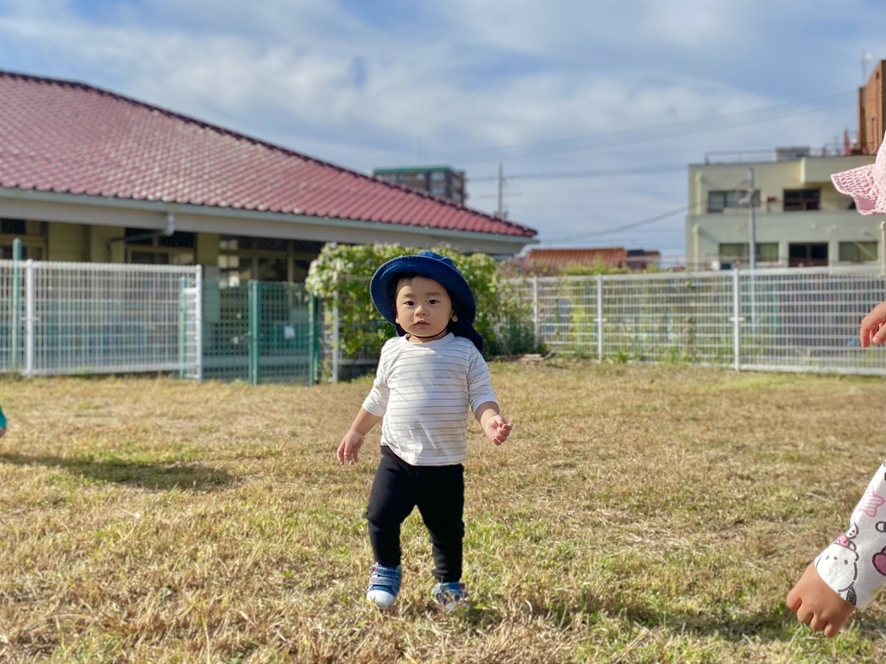 新園庭で遊ぶ様子