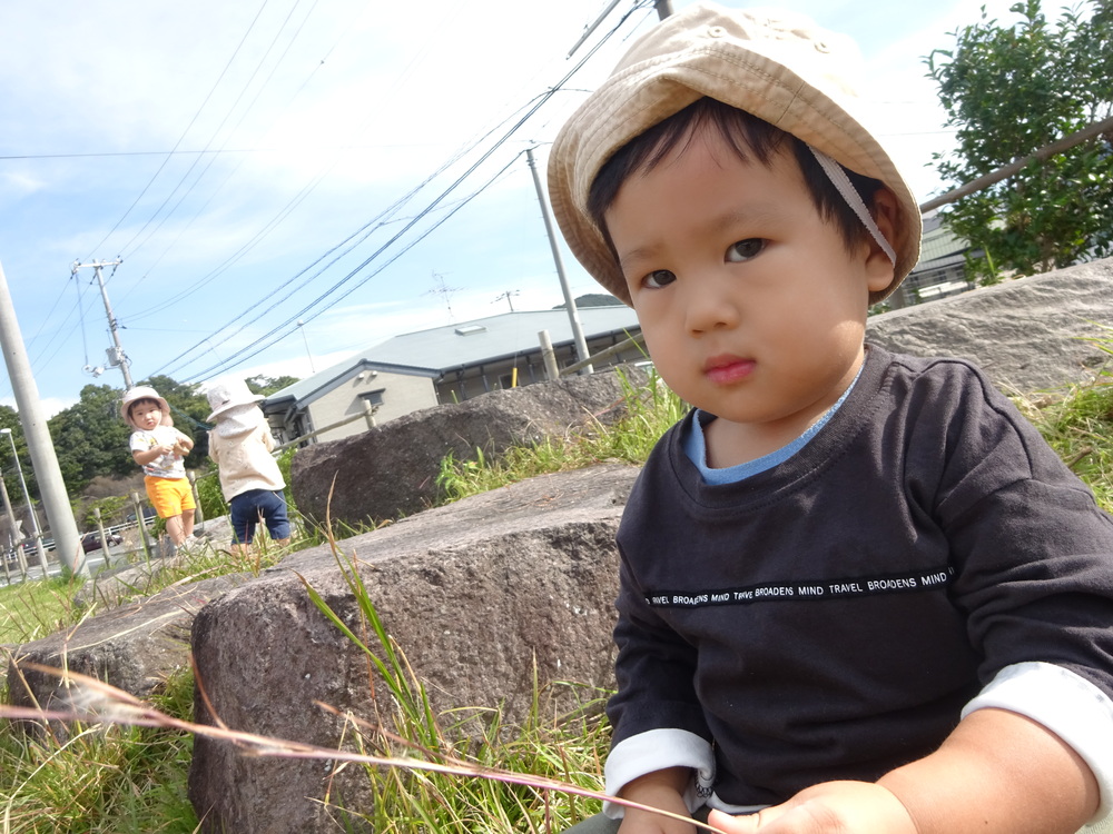 広場で遊ぶ子ども (11)