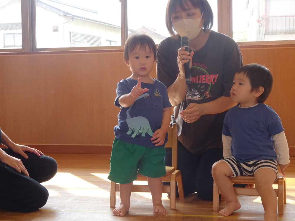 誕生児のインタビュー (1)