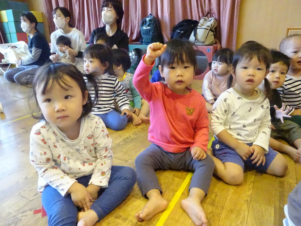 コンサートを楽しんでいる子どもたち (1)