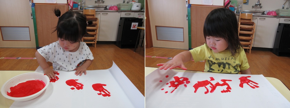 絵の具で手形を押している (6)-horz