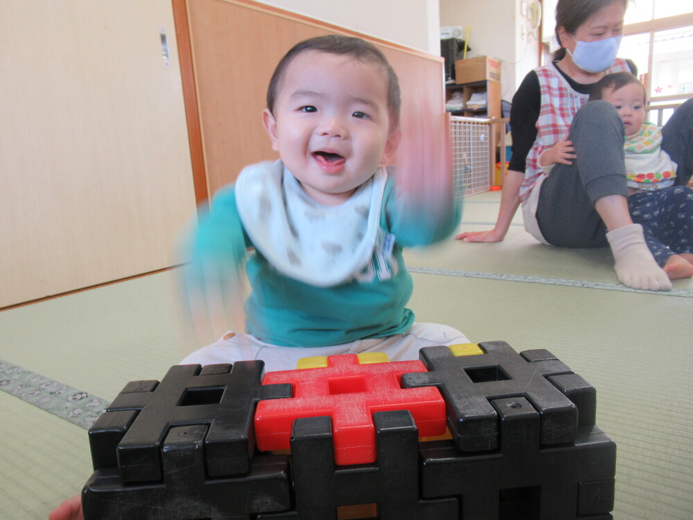 室内で自由遊びをする様子 (10)