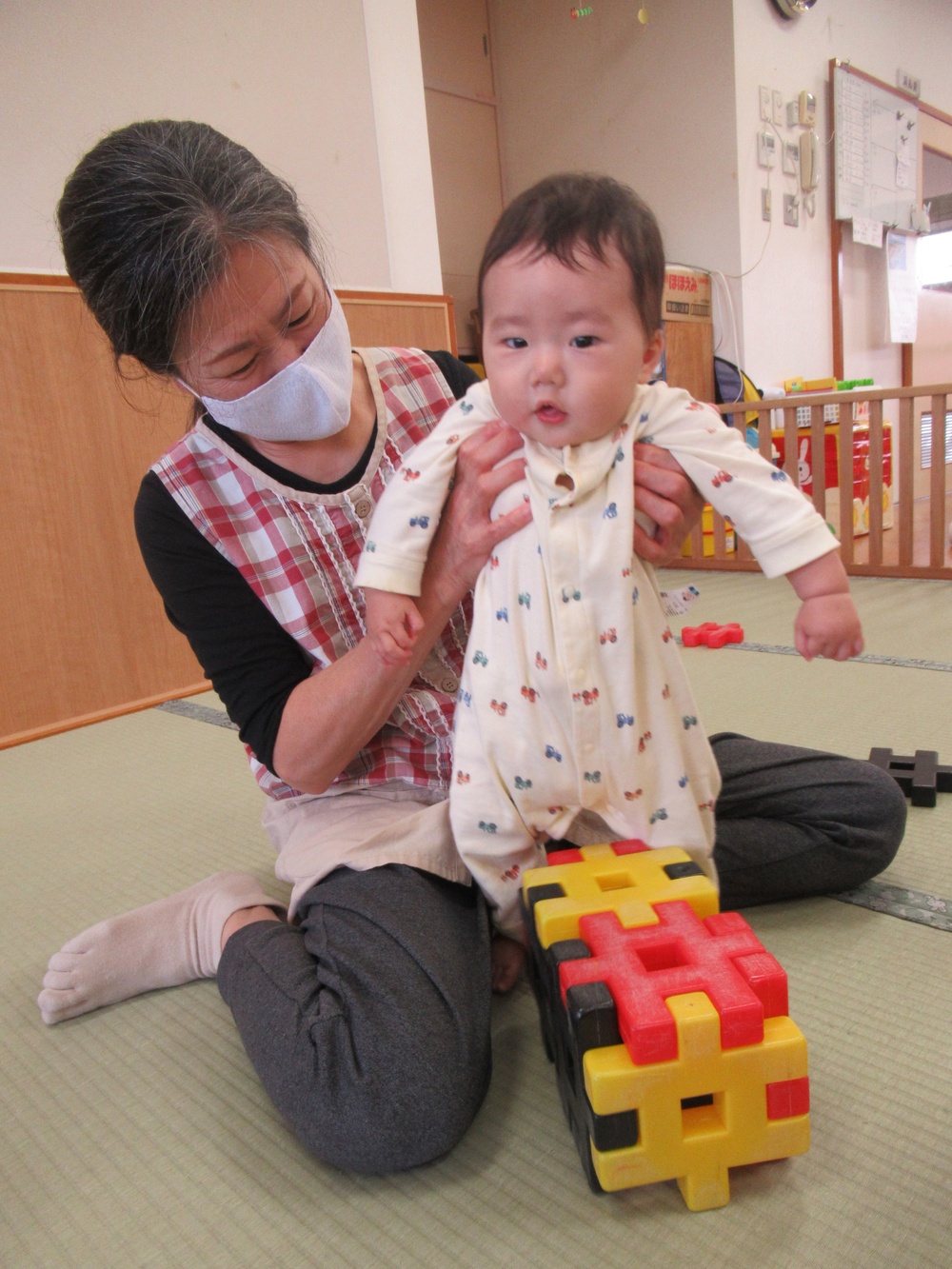 室内で自由遊びをする様子 (3)