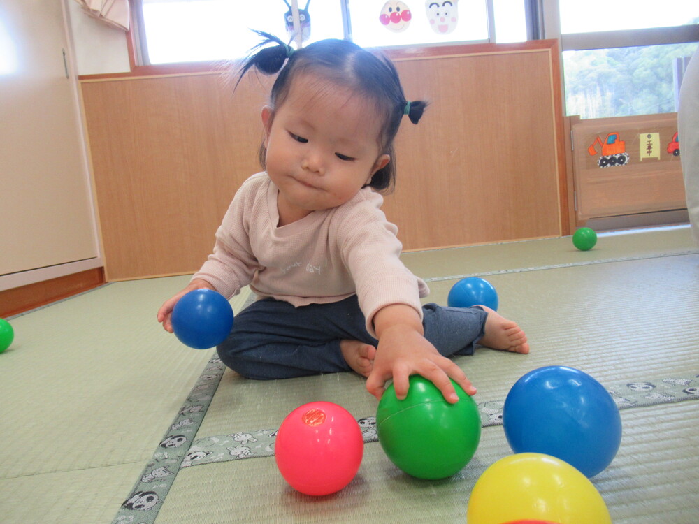 室内で自由遊びをする様子 (13)