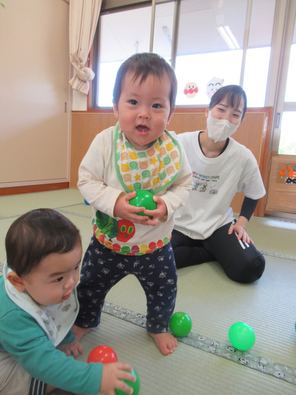 室内で自由遊びをする様子 (14)