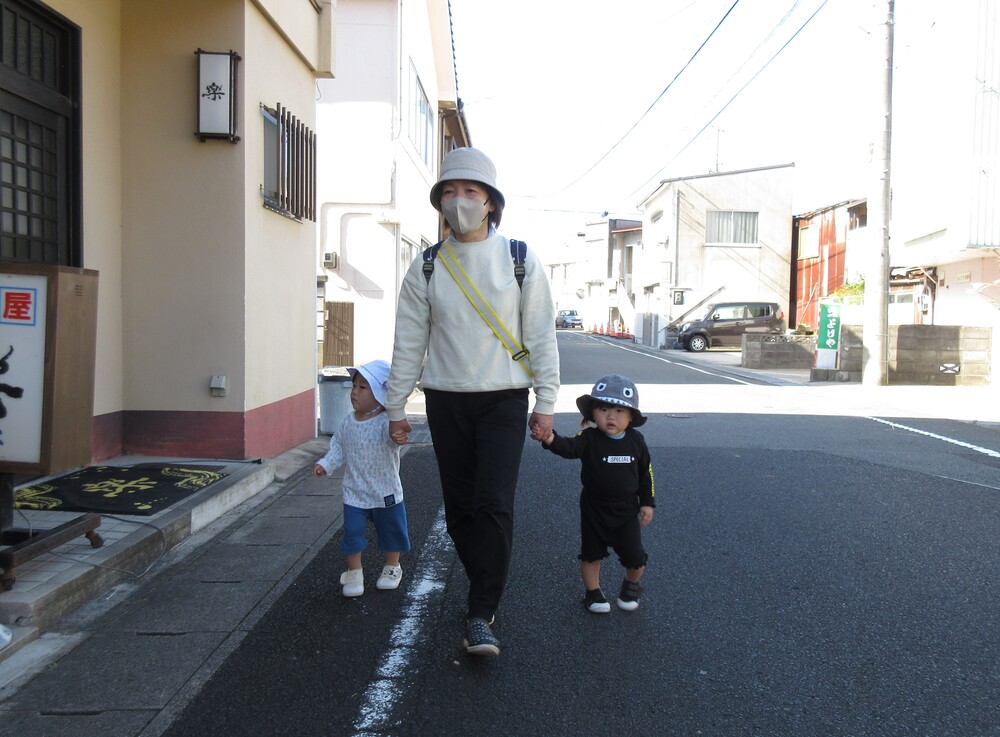 散歩（市民会館）の様子 