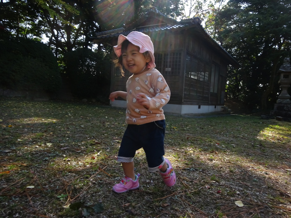 かけっこをしている子ども (1)