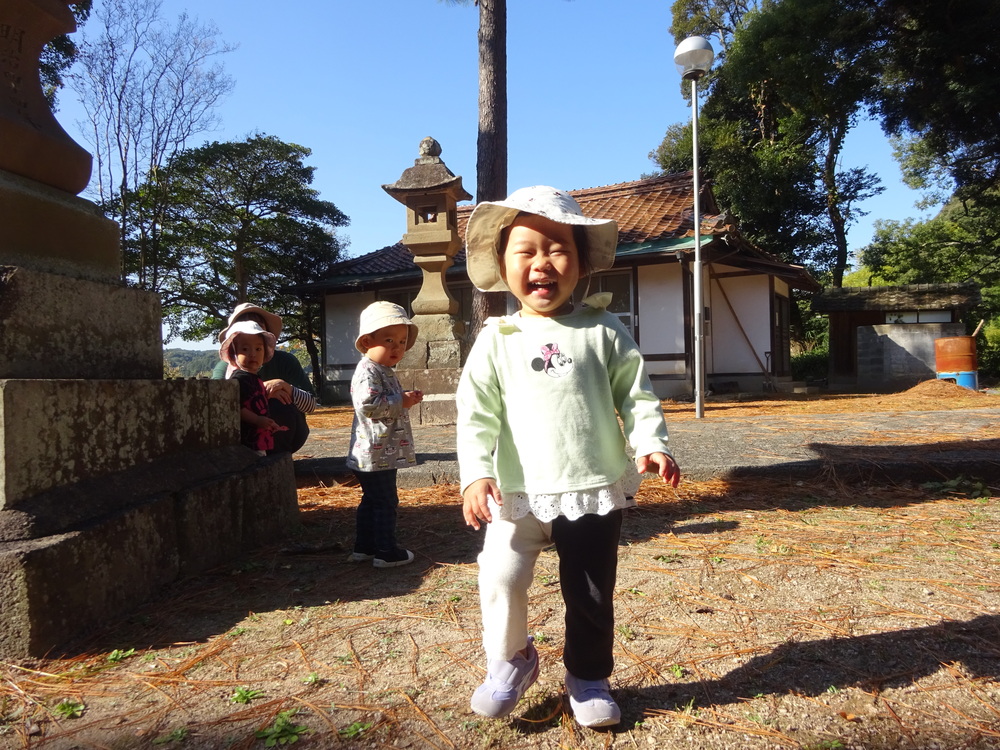 かけっこをしている子ども (2)