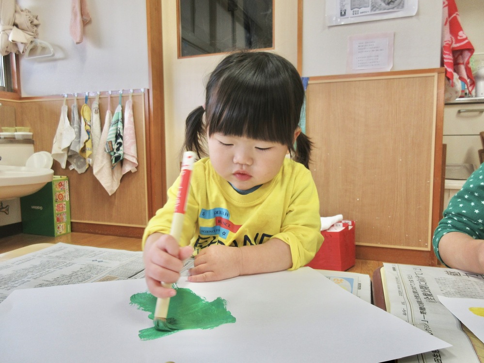 絵を描く子どもの様子