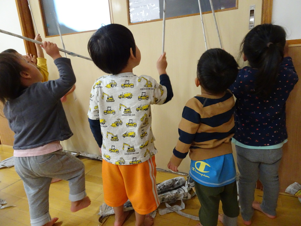 新聞紙遊び (4)