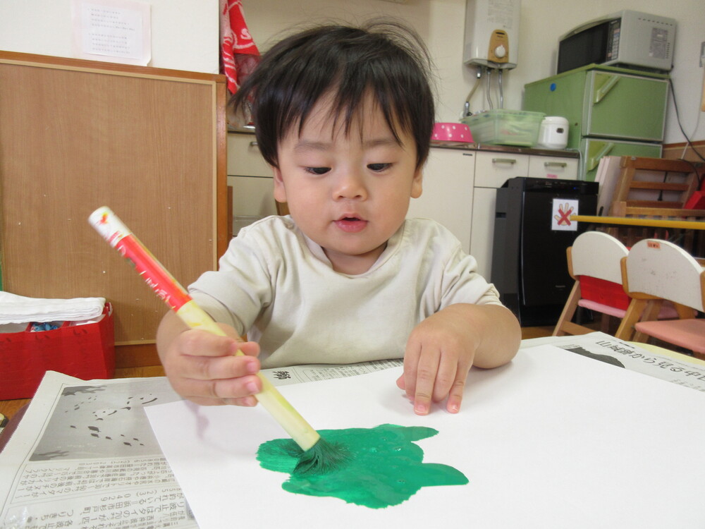 絵を描く子どもの様子