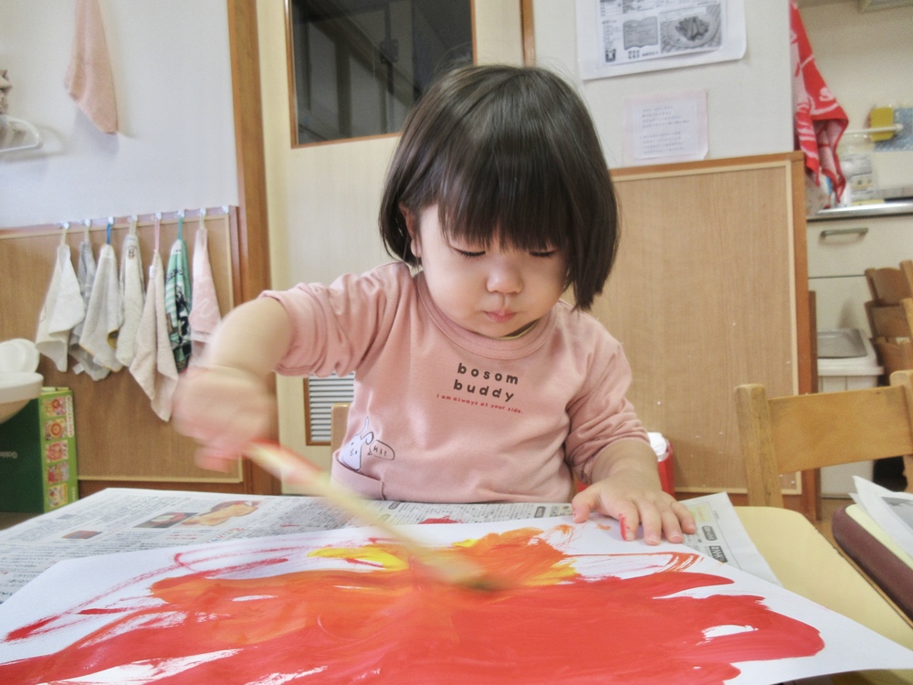 絵を描く子どもの様子