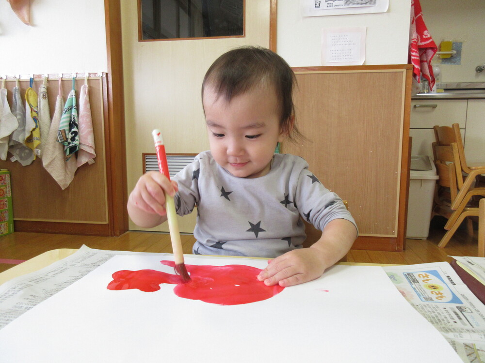 絵を描く子どもの様子