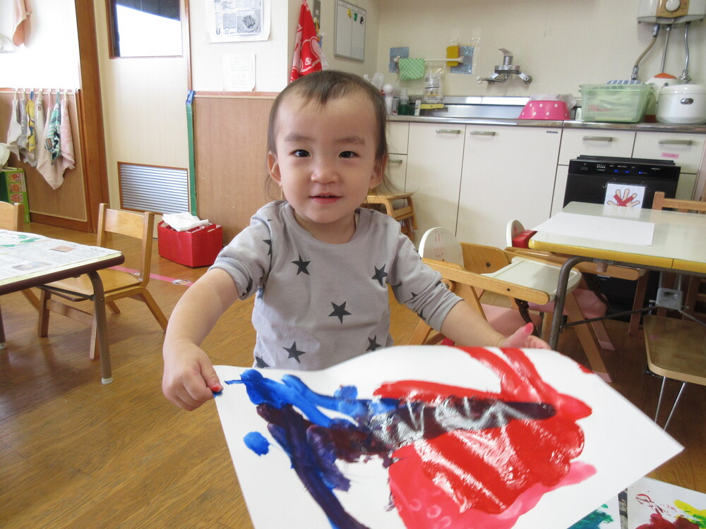絵を描く子どもの様子