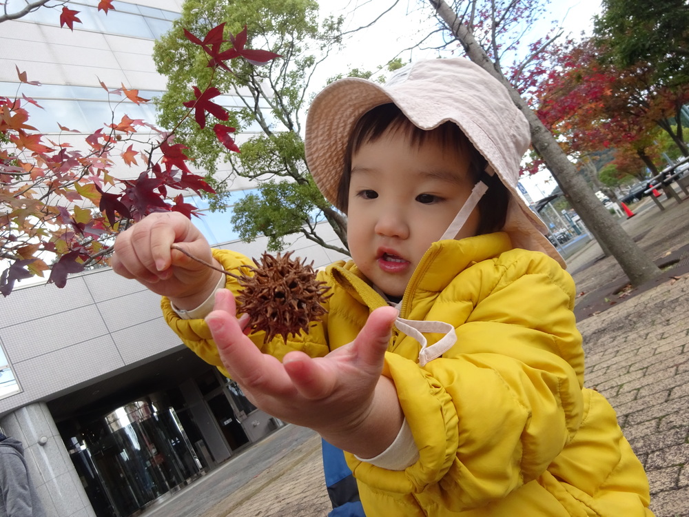 散歩を楽しむ子ども (9)
